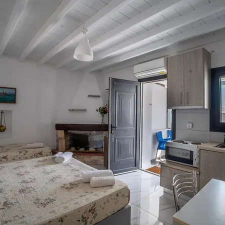 Liana Studios Apartment *