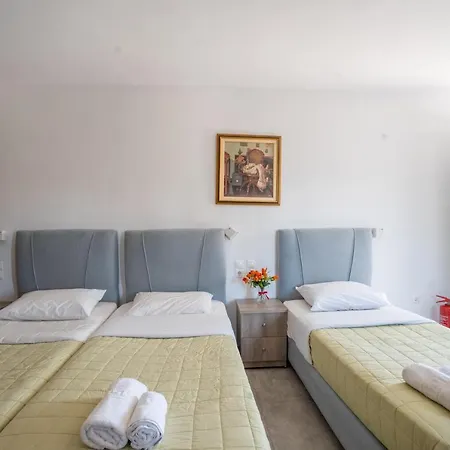 Liana Studios Apartment