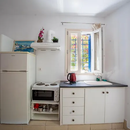 Liana Studios Apartment *